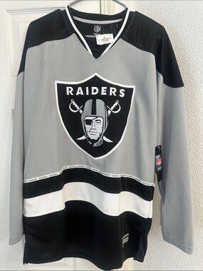 Medium NFL Raiders Men's Gray and Black Hockey-Style Sweater